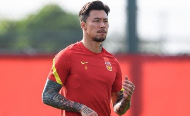 必发体育-国足尝试多套后防组合补短板 从“新”出发押宝2老？