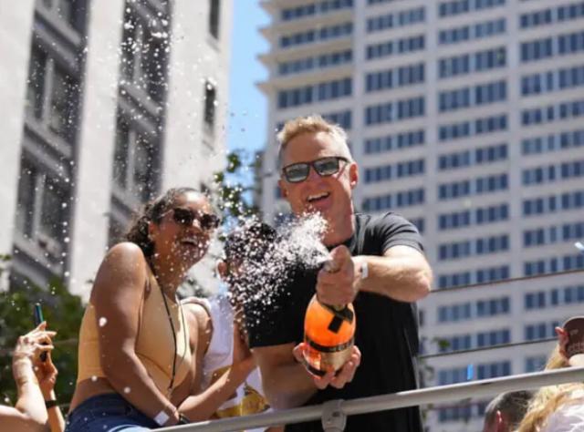 必发指数官方网站-科尔坚信勇士明年会更强 无意离开主教练岗位