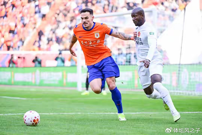 必发-泰山队捡到宝，阿尔瓦罗连场惊艳发挥，成后防定海神针，堪称中超顶级|新赛季|京鲁大战|佩德罗-阿尔瓦罗|山东泰山|中超联赛_新浪体育_新浪新闻